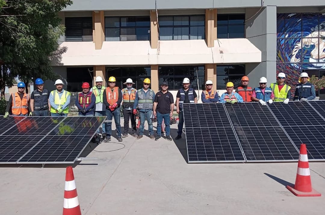 Equipo de instalación solar