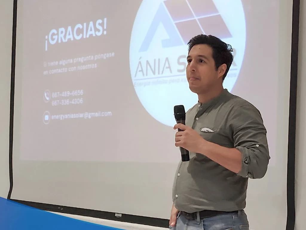 Se imparte conferencia “Sistemas Fotovoltaicos” por Alan Humberto González Cortez de la empresa “ANIA Solar”.